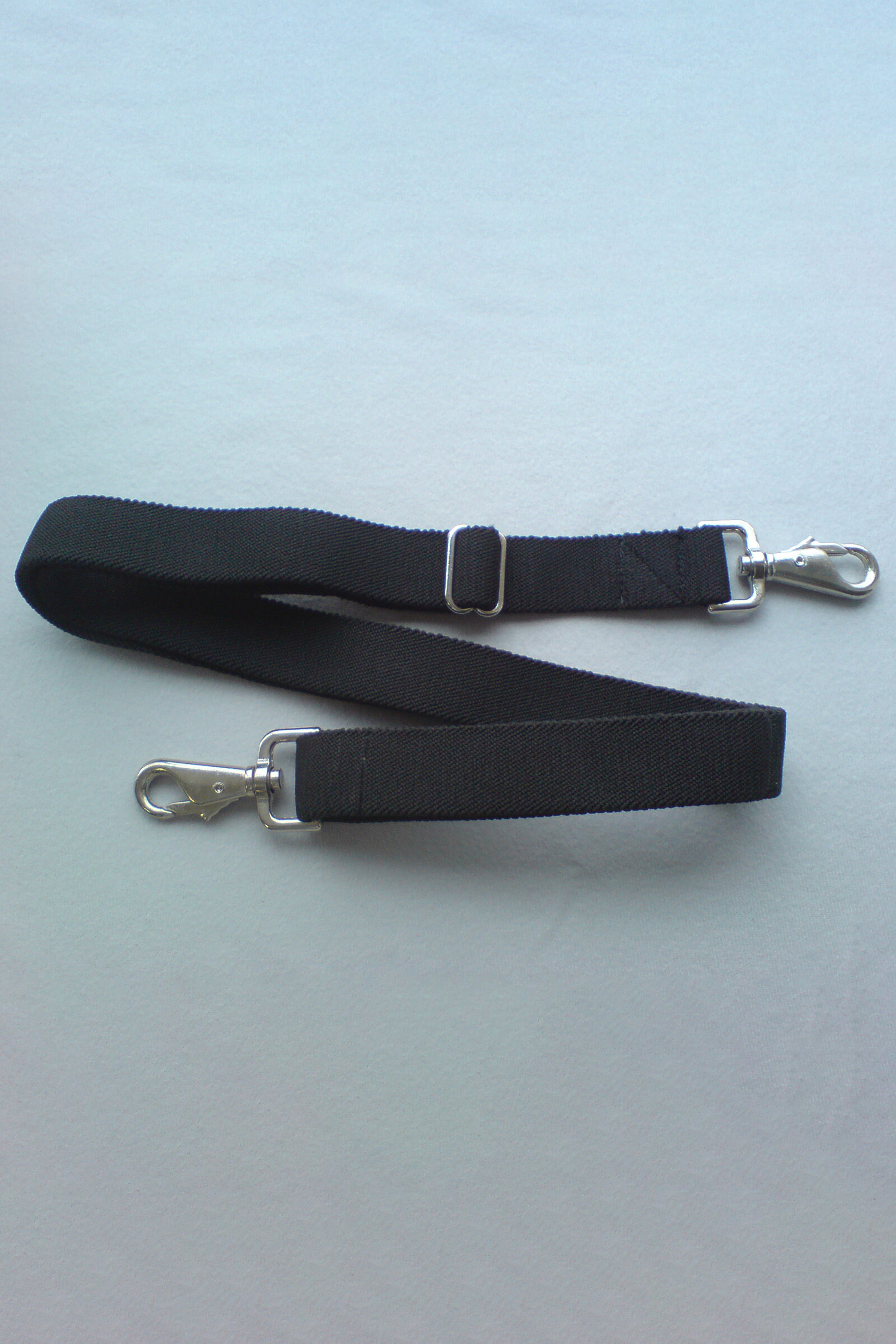 a pair BN!! Cerise x 2 Leg Straps Stable/Turnout rug.Trigger clip and loop 