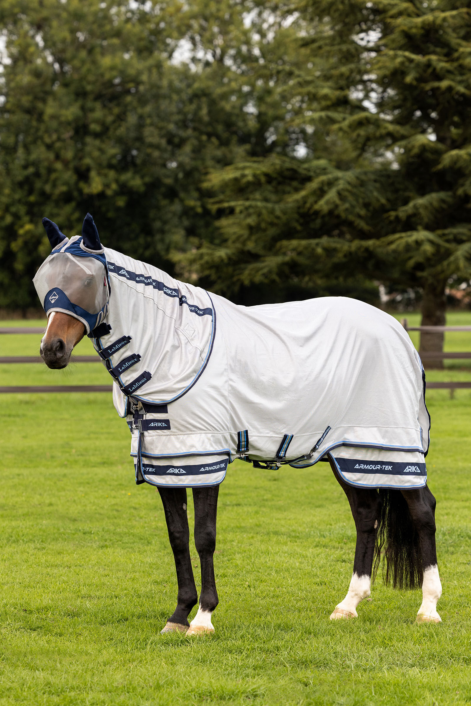 LeMieux Arika Armour-Tek Couverture Anti-Mouches avec encolure amovible