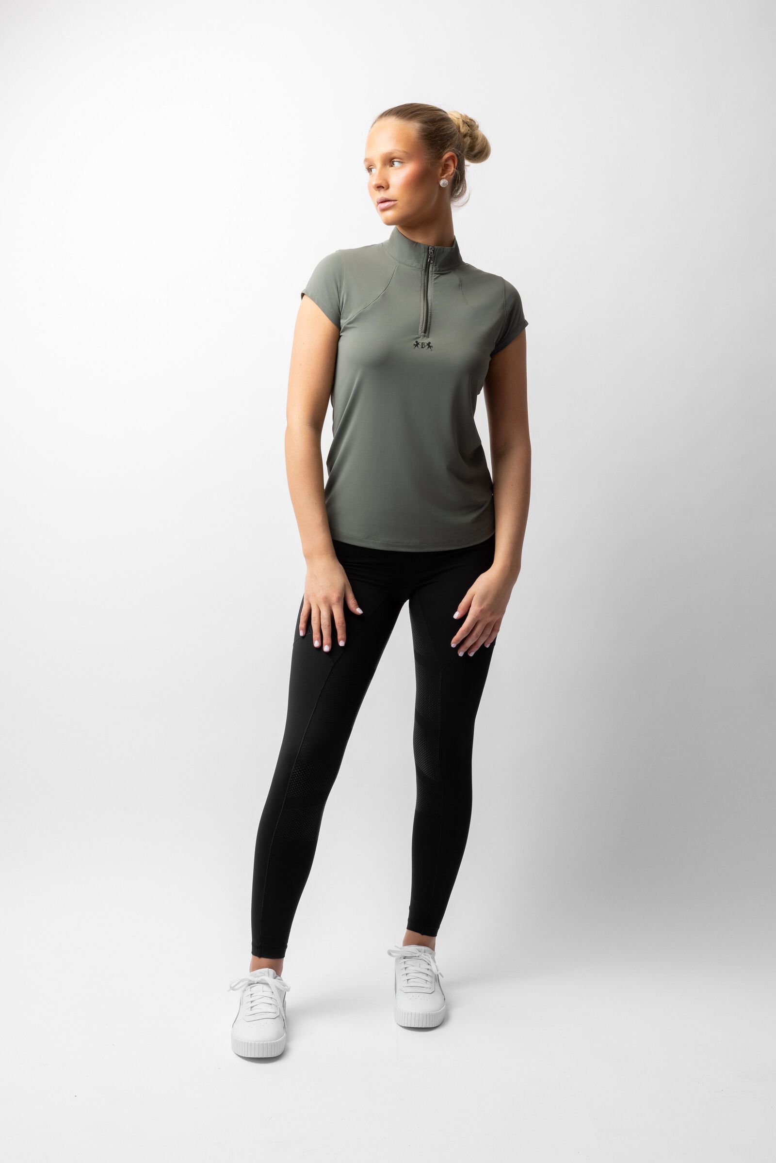 ウェア Bristol NO SLEEVE TRAINING TOP F.C.Real Bristol（エフシーレアルブリストル）の「NO SLEEVE